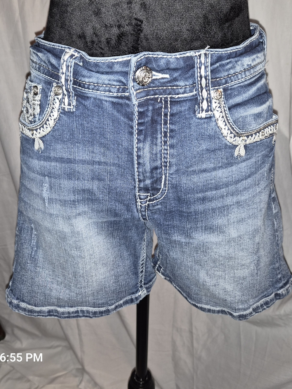Grace Blue Embroidered Pocket Denim Shorts Sz 29